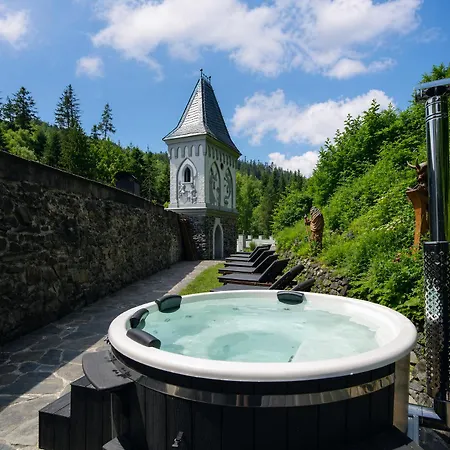 Hrad Kunzov Boutique & & Restaurant Hotel